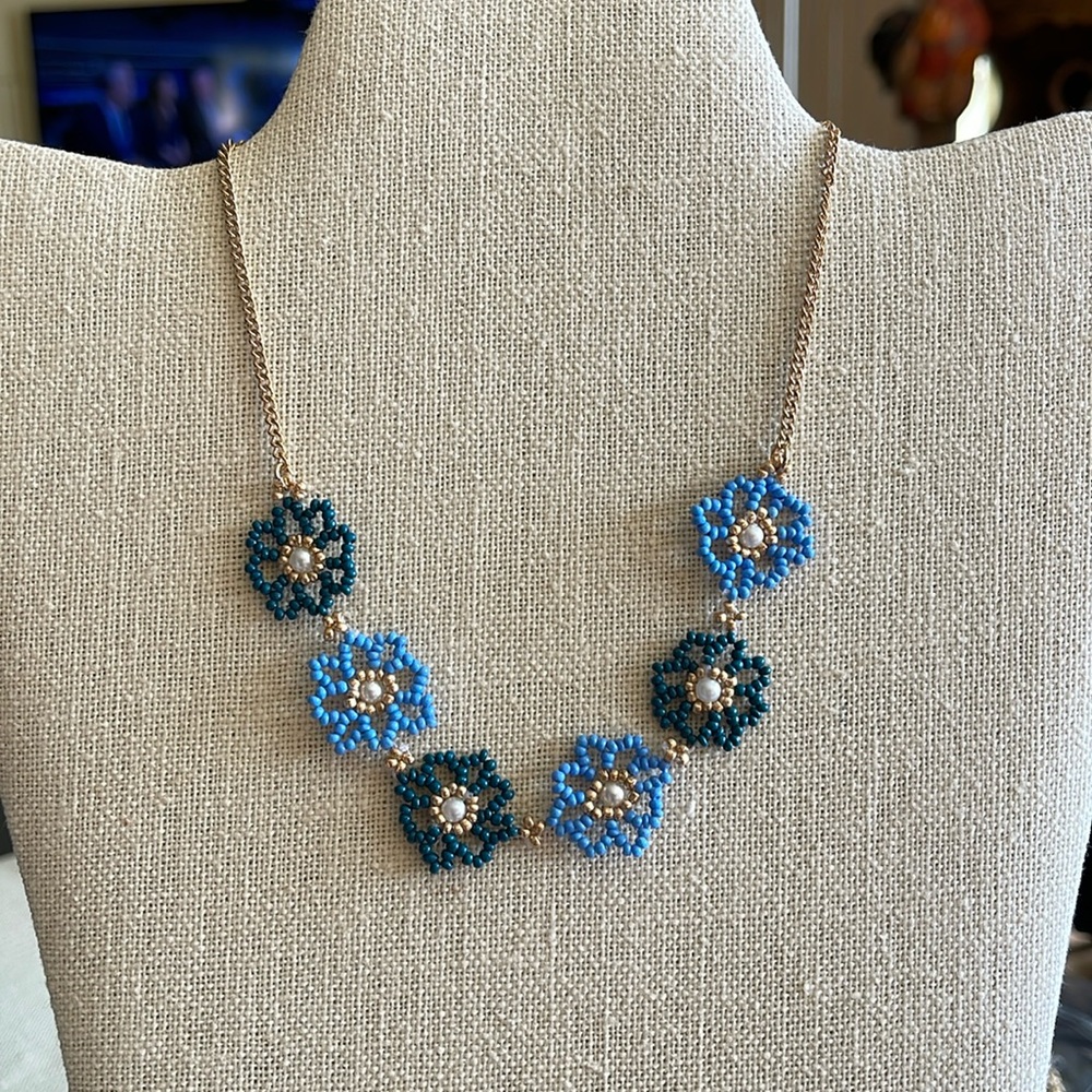 Jewelry Beaded Flower Necklace in Blue❤️New❤️ - Picture 1 of 3